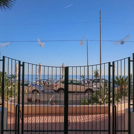 Apartment Magnifique Studio Plein Centre, Proche Plage/gare Menton